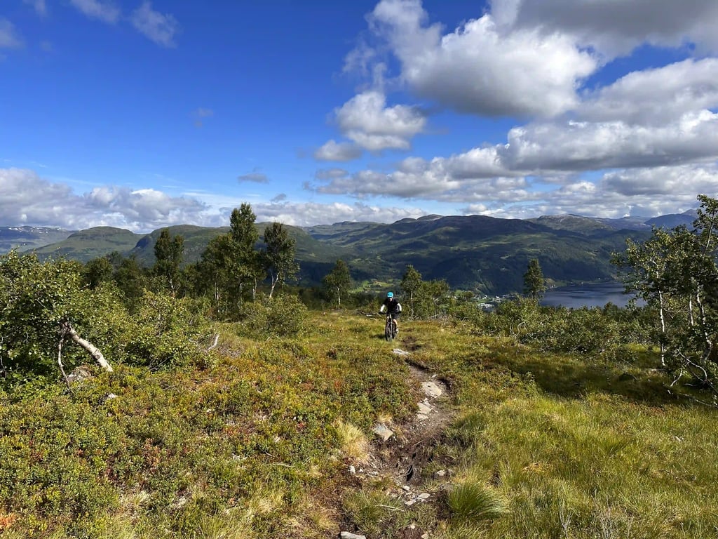 2023-EMTB-THE GRAND TRAVERSE-08