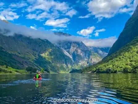 Sea kayak nærøyfjord guided tour