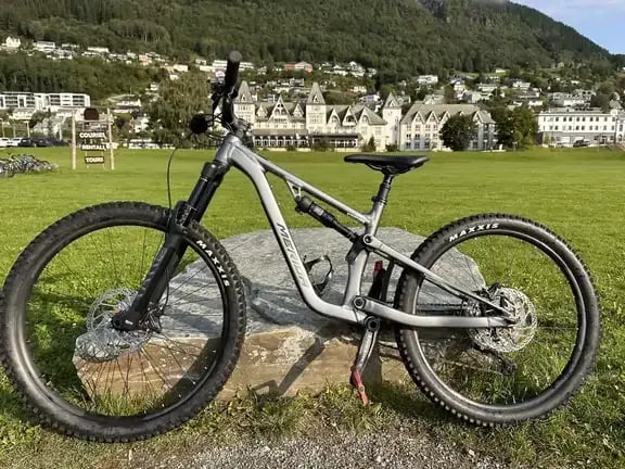 MOUNTAIN BIKE Fulldempet sykkelutleie - 1