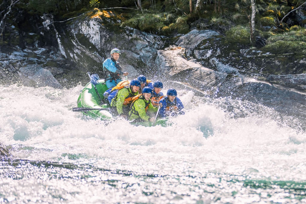 Adventure activity in raundal river with group of friends and a scenic view 
